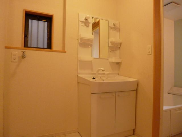 Wash basin, toilet. Indoor (12 May 2013) Shooting