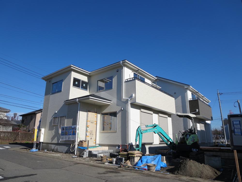 Local appearance photo. Building 2