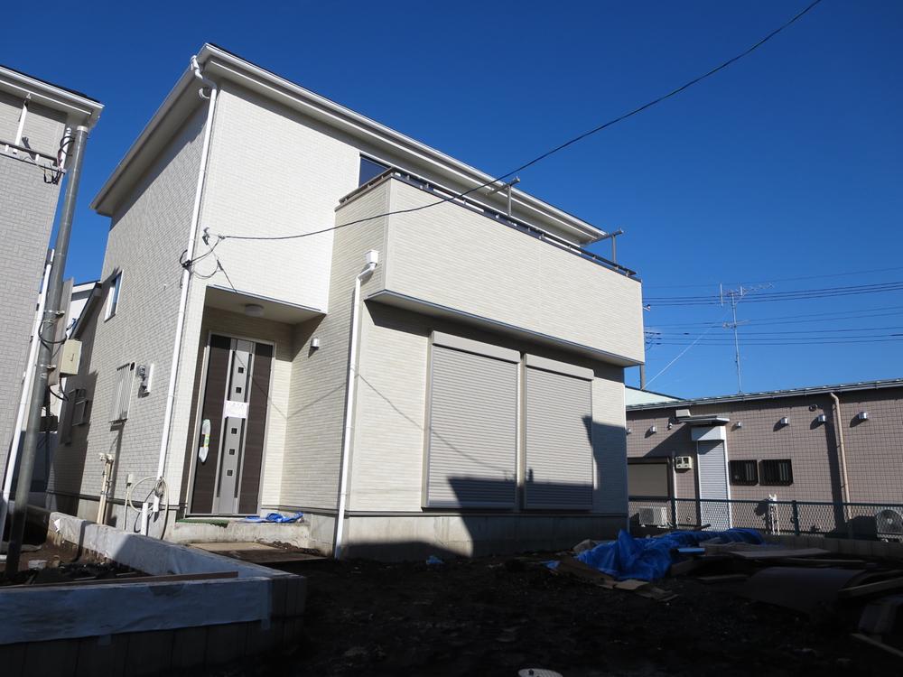 Local appearance photo. 7 Building