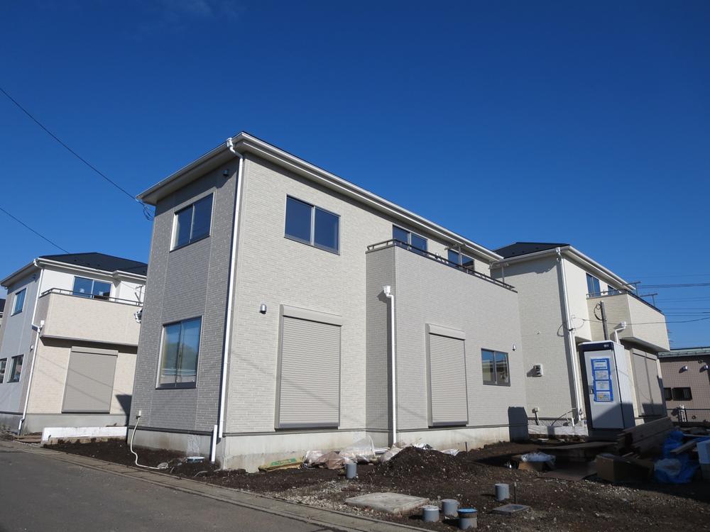 Local appearance photo. 8 Building