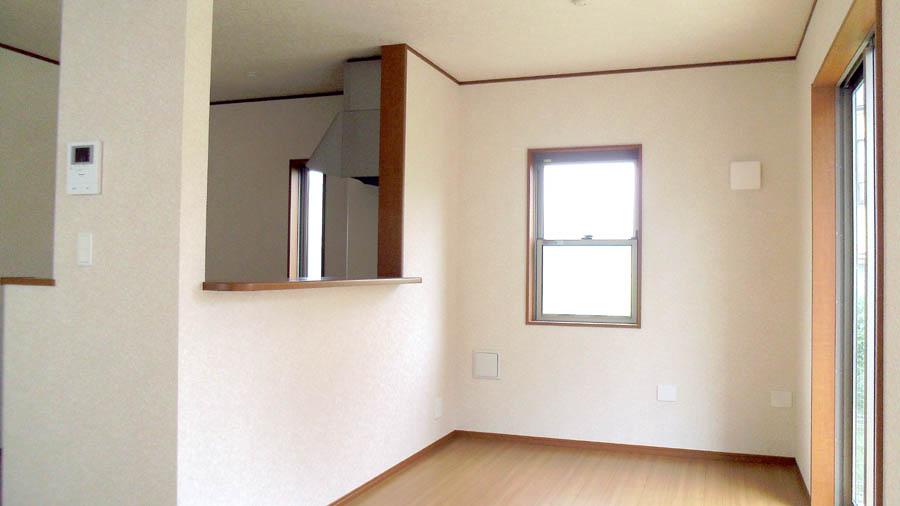 Living. Was building completed. Such as the actual image from per yang, We have to wait all the time so you can see directly. 