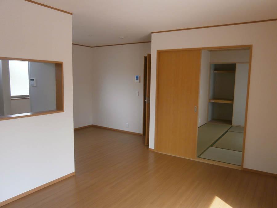 Living. Was building completed. Such as the actual image from per yang, We have to wait all the time so you can see directly.