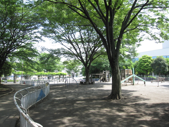 park. 826m to the station Nishiguchi Park (park)