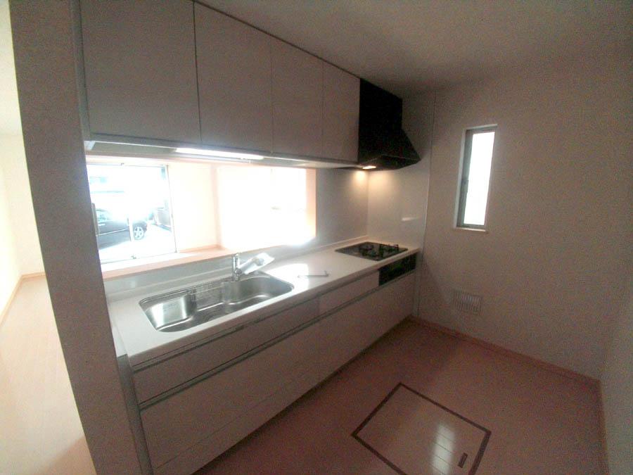 Kitchen. Was building completed. Such as the actual image from per yang, We have to wait all the time so you can see directly.