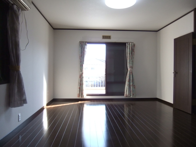 Other room space. Second floor 10 tatami mats of Western-style