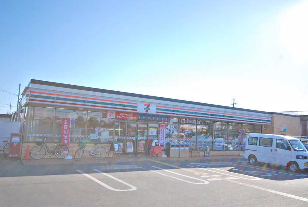 Convenience store. Seven-Eleven Saitama Yoshino-cho 2-chome up (convenience store) 827m
