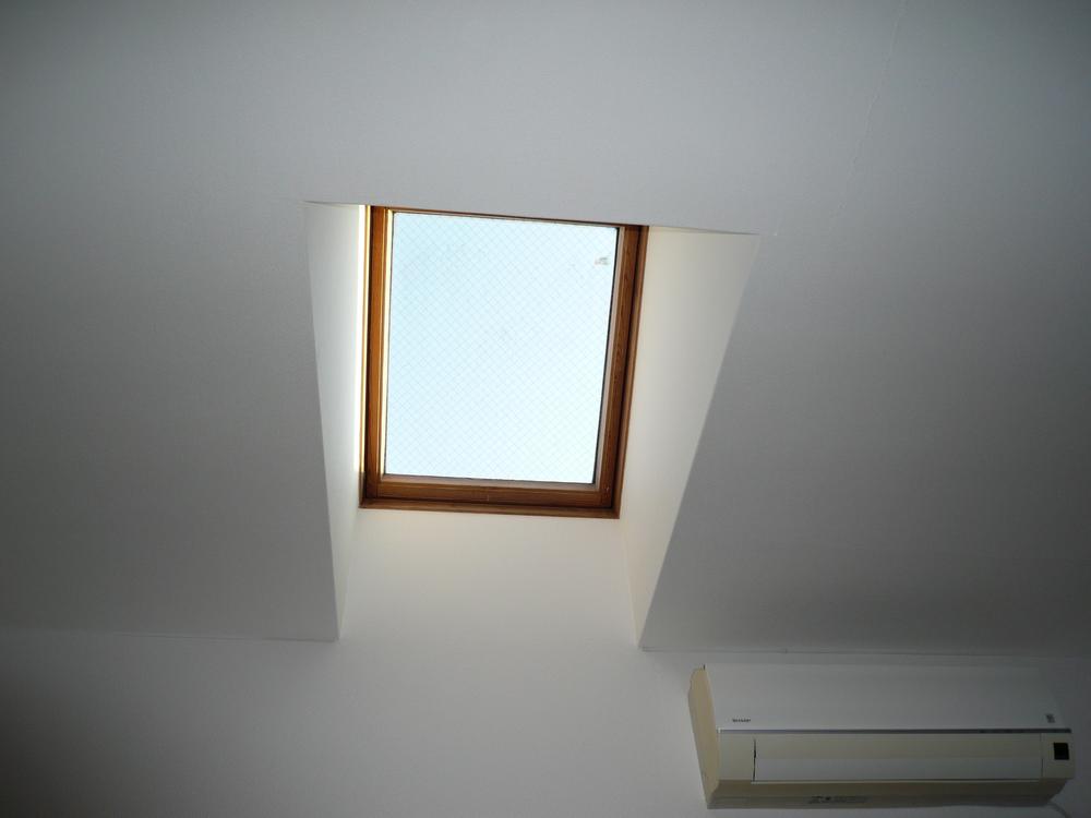 Other introspection.  ☆ It is equipped with a skylight on the second floor living room, Insert a bright light.