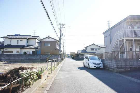 Local photos, including front road. Frontal road