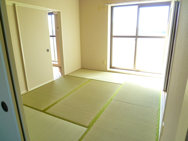 Other room space. Soothing Japanese-style room, there is one