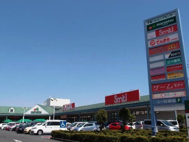 Shopping centre. 280m until Hiratsuka shopping center