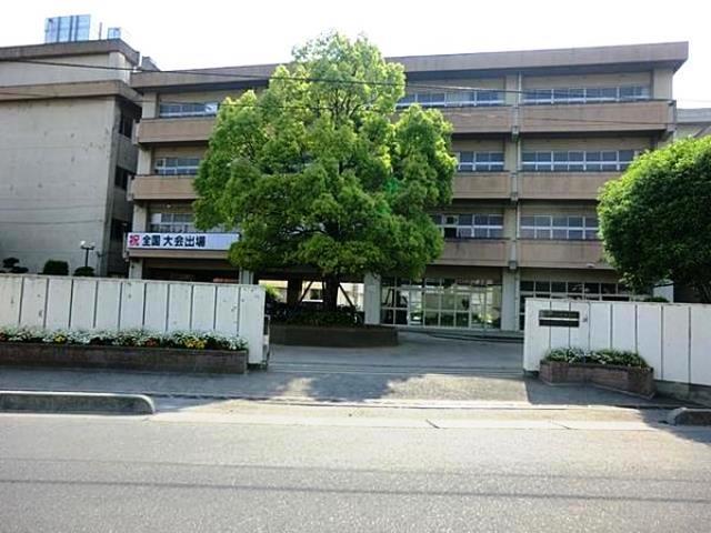 Junior high school. Ageo Tatsuhigashi until junior high school 750m