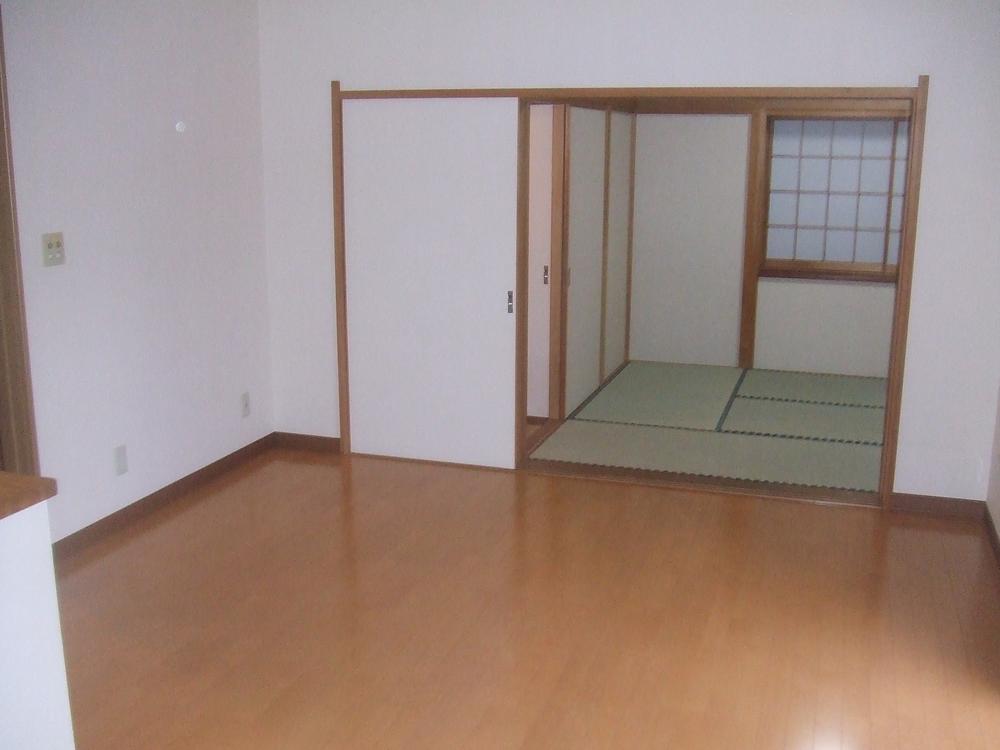 Living. It is very clean living. Space that is not wide over to Japanese-style More.