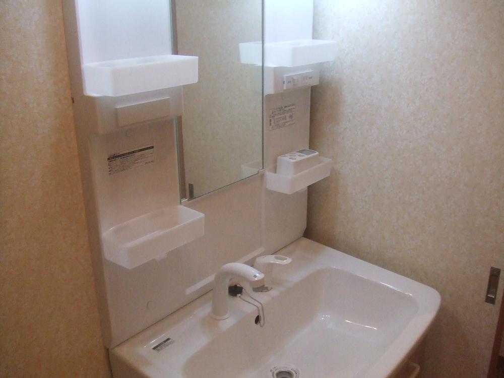 Wash basin, toilet
