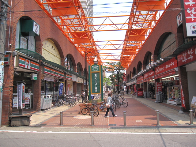 Shopping centre. 500m to Mon Cheri (shopping center)