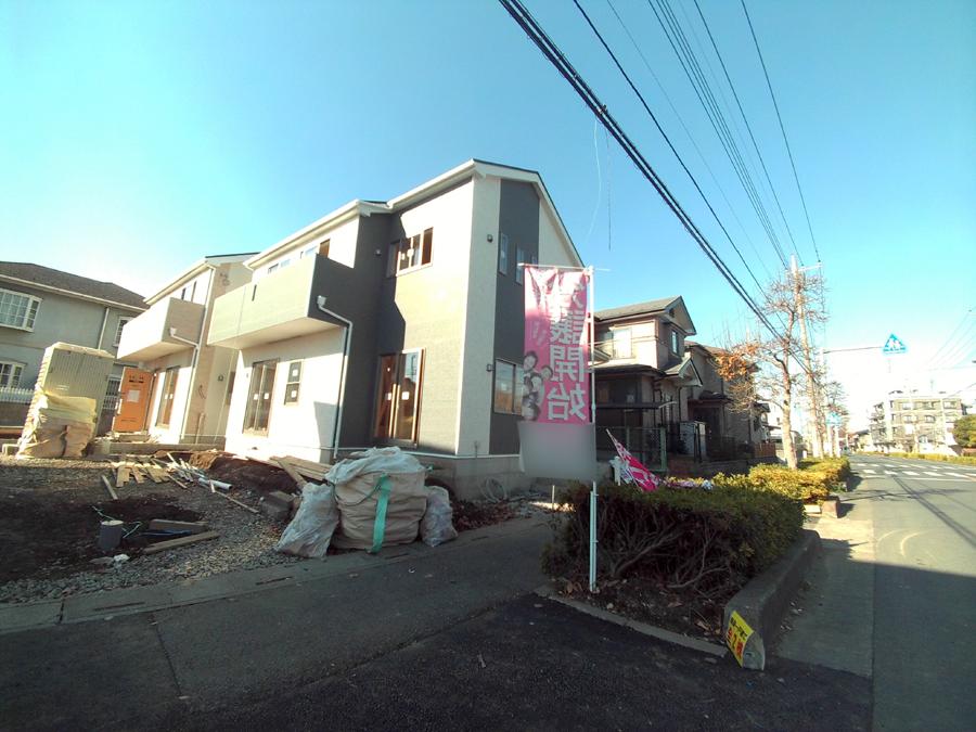 Local photos, including front road. We offer the same use the finished model house of this property. Please feel free to contact us. 