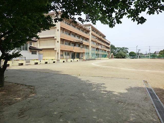 Junior high school. Ageo Municipal Kamitaira until junior high school 791m