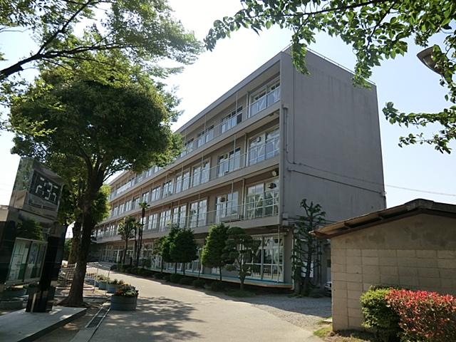 Junior high school. Ageo until municipal Oishi Junior High School 810m