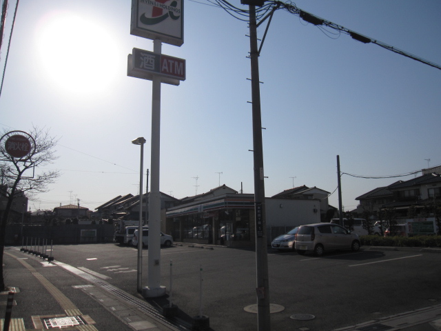 Convenience store. Seven-Eleven (convenience store) up to 100m