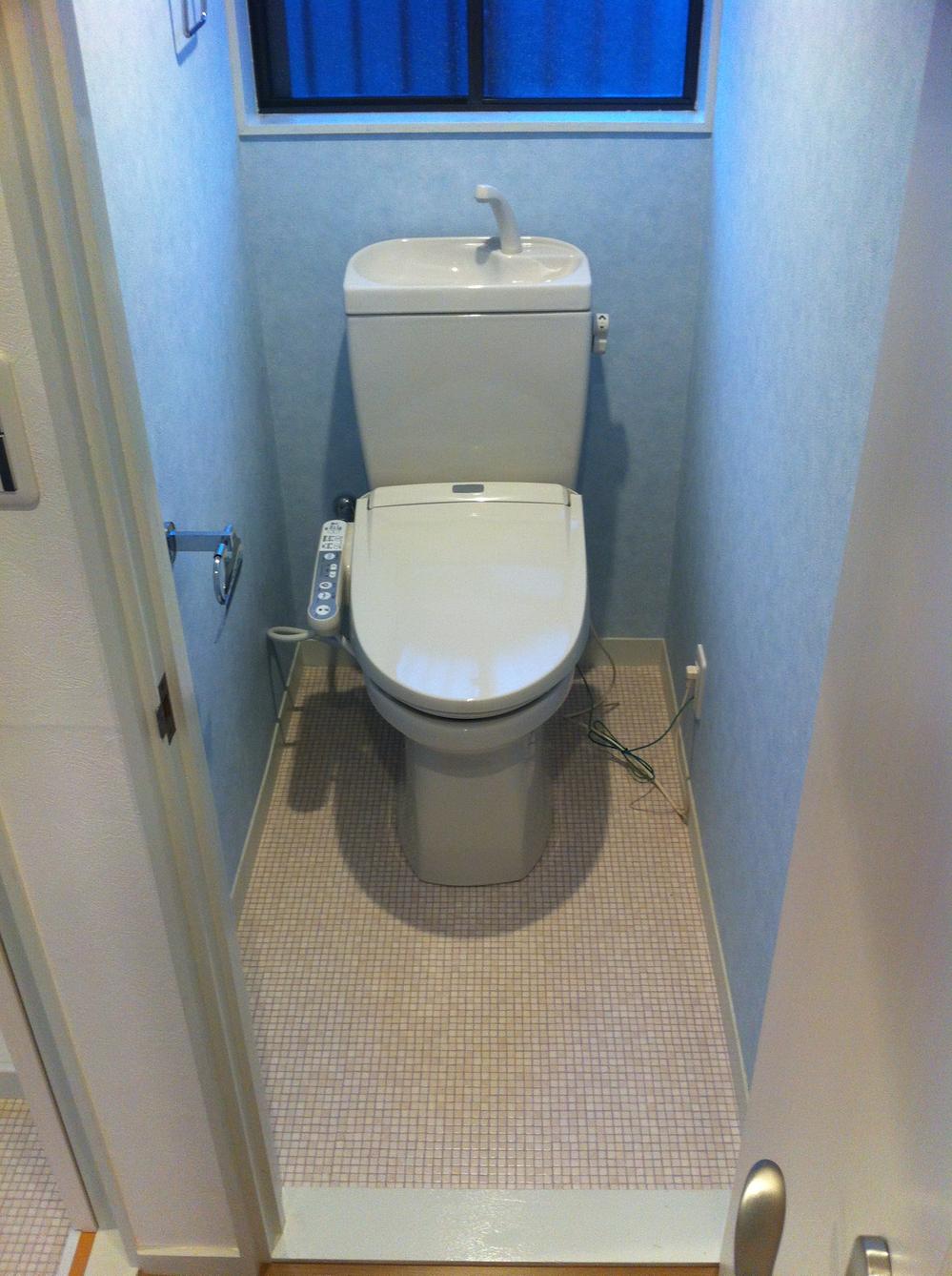 Toilet. Indoor (11 May 2013) Shooting