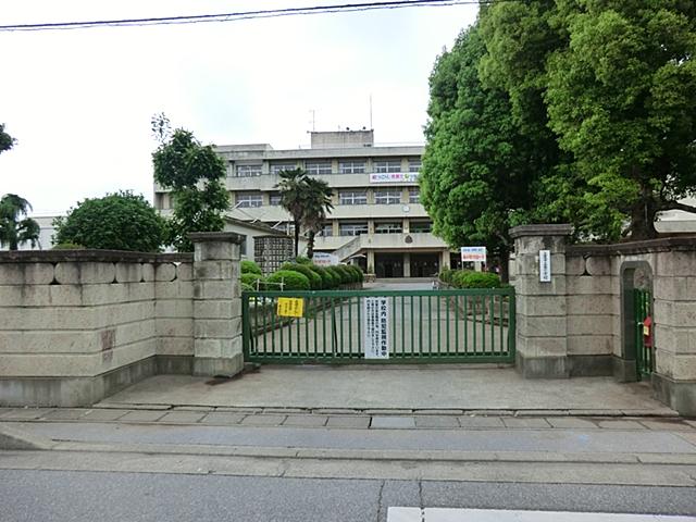 Primary school. Ageo Municipal Nishi Elementary School up to 310m