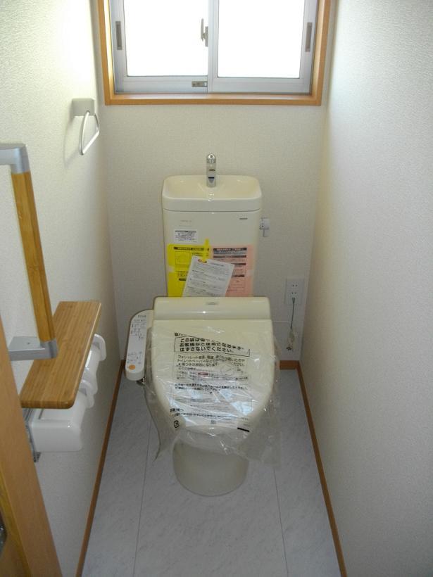 Toilet. Same specifications photo toilet