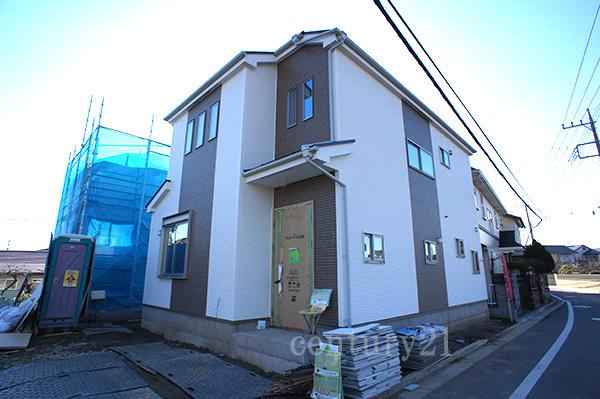 Local appearance photo. 1 Building