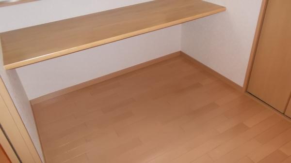 Receipt. 1F2 Pledge spacious storage