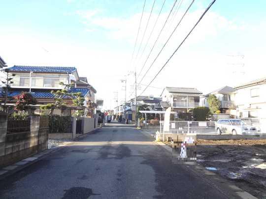 Local photos, including front road. Frontal road