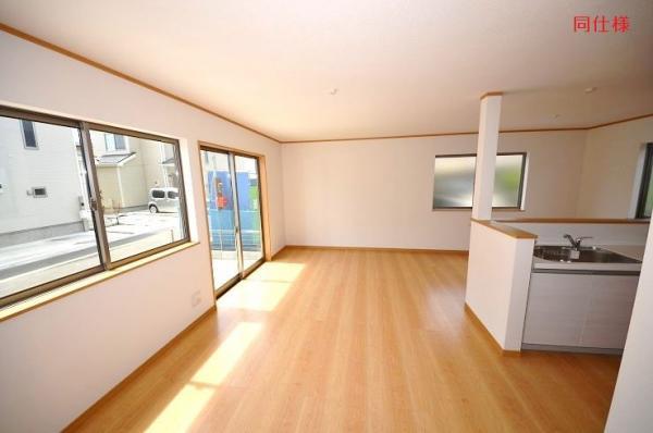 Same specifications photos (living)