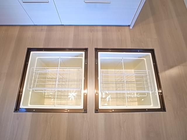 Receipt. Underfloor Storage