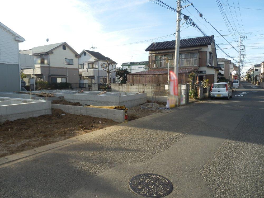 Local photos, including front road. Local (12 May 2013) Shooting