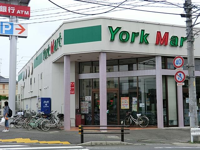 Supermarket. York Mart to Okegawa shop 1124m