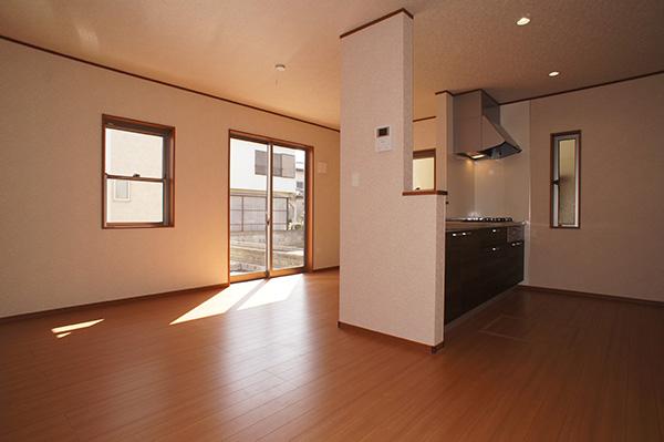 Living. Also increases smile of your family, Bright south-facing house Indoor (10 May 2013) Shooting 1 Building