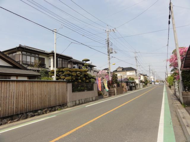 Local appearance photo. Low road of traffic in spite of the breadth