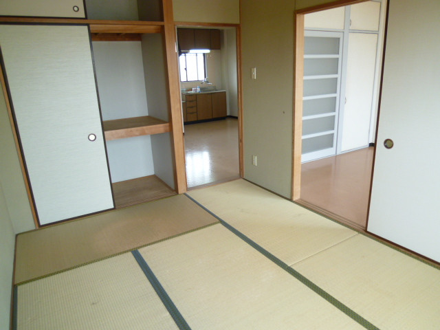 Other room space. Wind will pass through from Japanese-style room