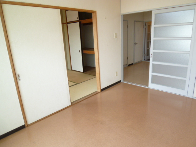 Other room space. Western style room ~ DK ~ Japanese-style room