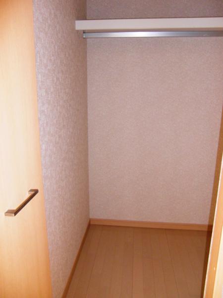 Receipt. Walk-in closet