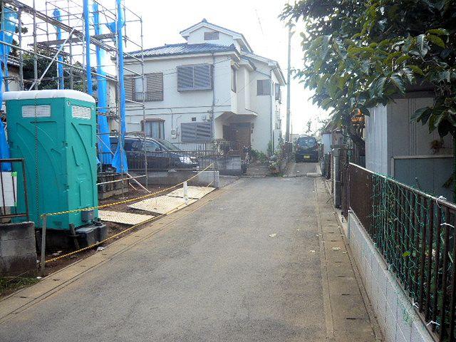 Local photos, including front road. 11 / 11 shooting