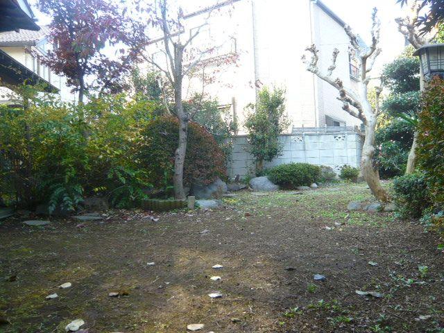 Garden. It is the garden which feel the four seasons