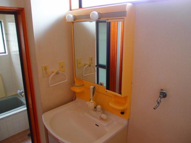 Wash basin, toilet