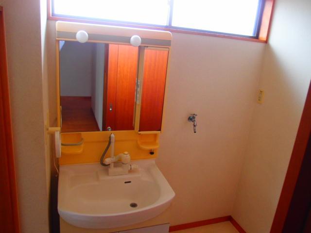 Wash basin, toilet