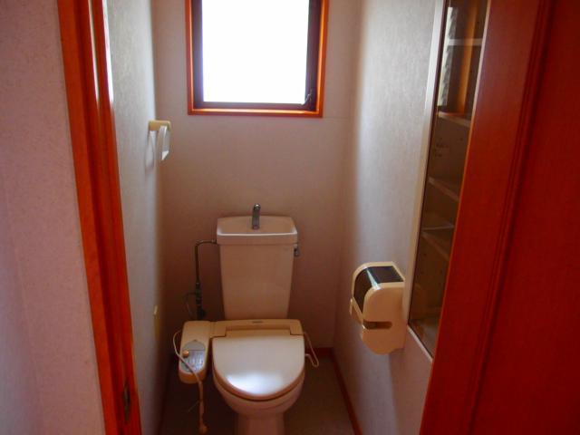 Toilet. 1st floor