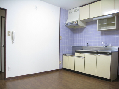 Living and room. Dining 6 Pledge! Dining space can also be ensured!