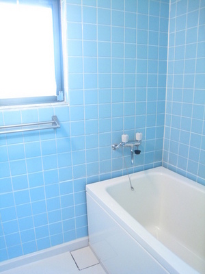 Bath. Bathing is equipped with a window that can be ventilated!