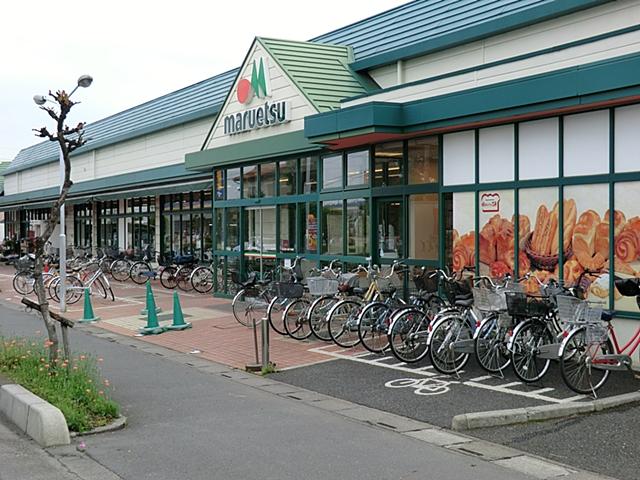 Supermarket. Maruetsu Ageo Idoki 800m to shop