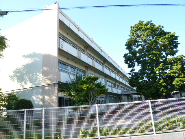 Primary school. 638m to Ageo Municipal Ageo elementary school (elementary school)