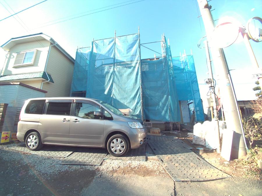 Local photos, including front road. We offer the same use the finished model house of this property. Please feel free to contact us.