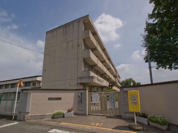 Primary school. Kamitaira until elementary school 1600m