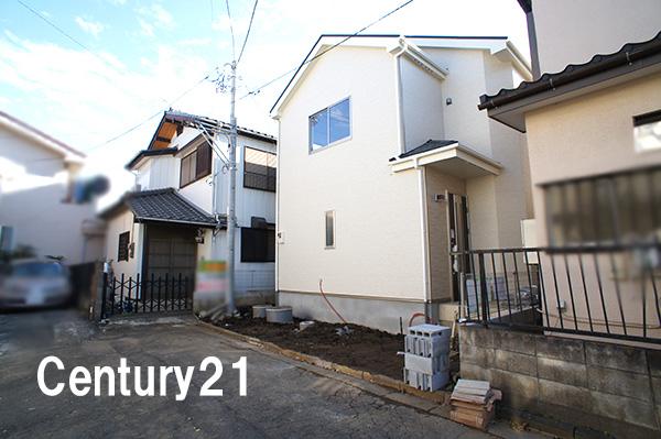 Local photos, including front road. 11 / 28 shooting