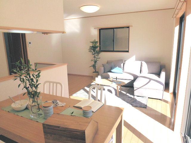 Living. Good sunshine bright living room (12 May 2013) Shooting